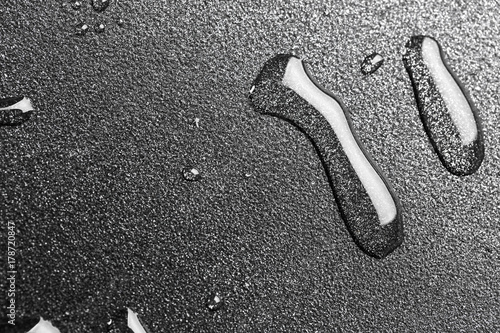 Photos Drops of oil in a teflon frying pan close up.