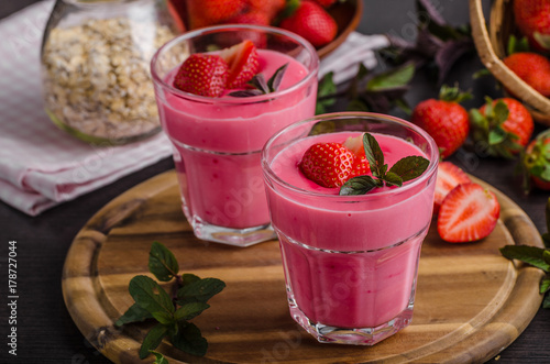 Strawberries puddink photo photo