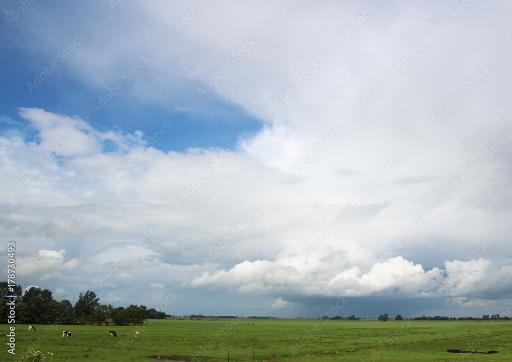 Wolken und Landschaft Ostfriesland