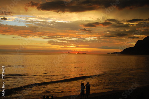 Two Mans pointing the horizon