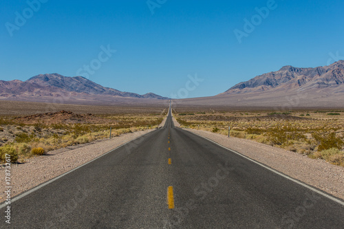 infinity road into the desert © wolfpara