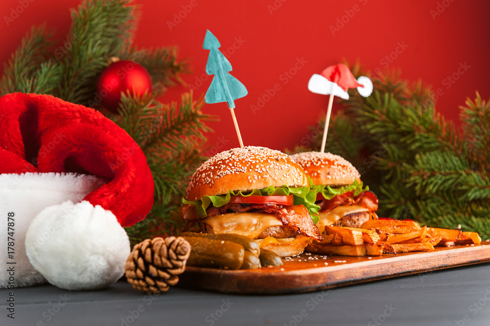 Φωτογραφία delicious homemade Christmas burgers with a juicy veal cutlet