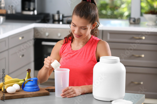 Woman preparing protein sha...