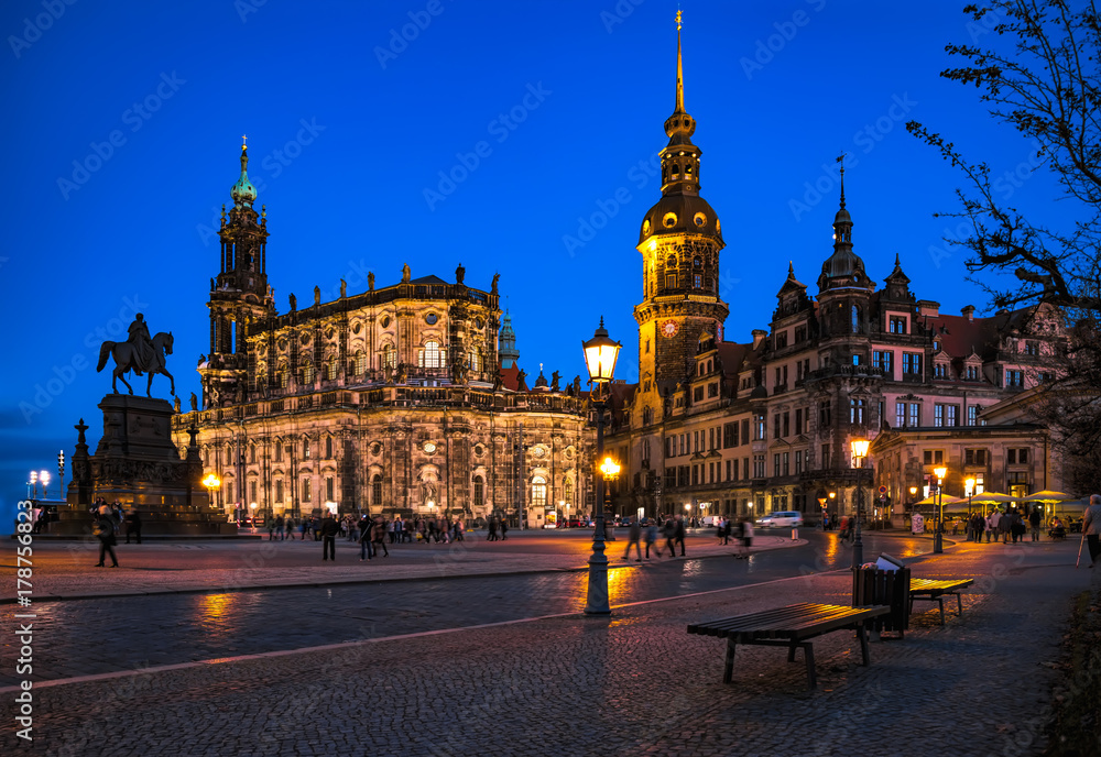 Dresden, Theaterplatz, blaue Stunde