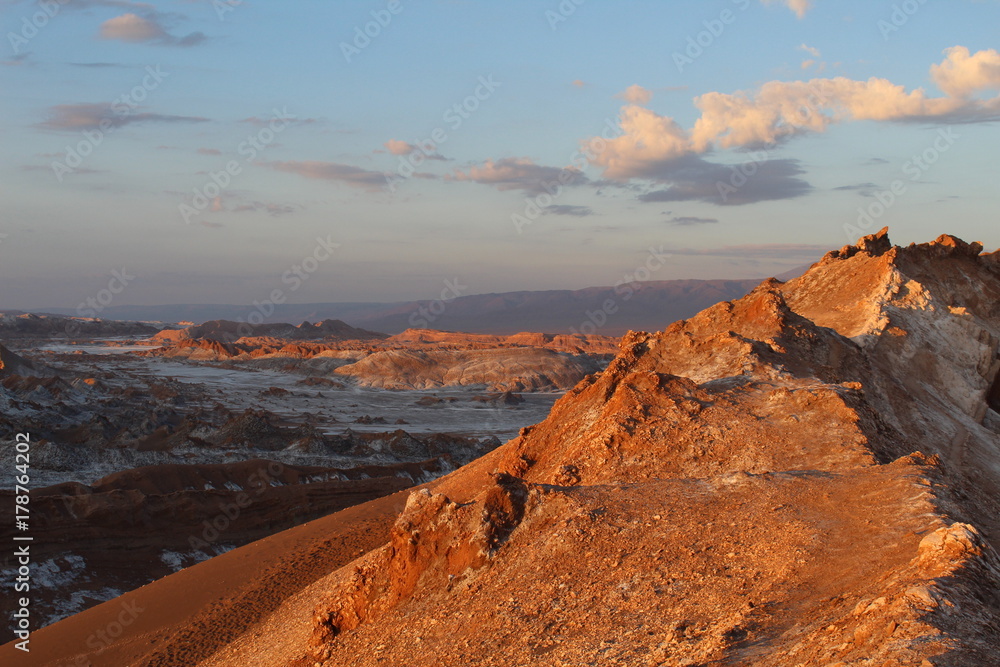 Fototapeta premium Amanecer en el desierto de Atacama