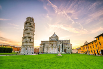 Fotobehang De scheve toren Kathedraal en scheve toren van Pisa  © f11photo