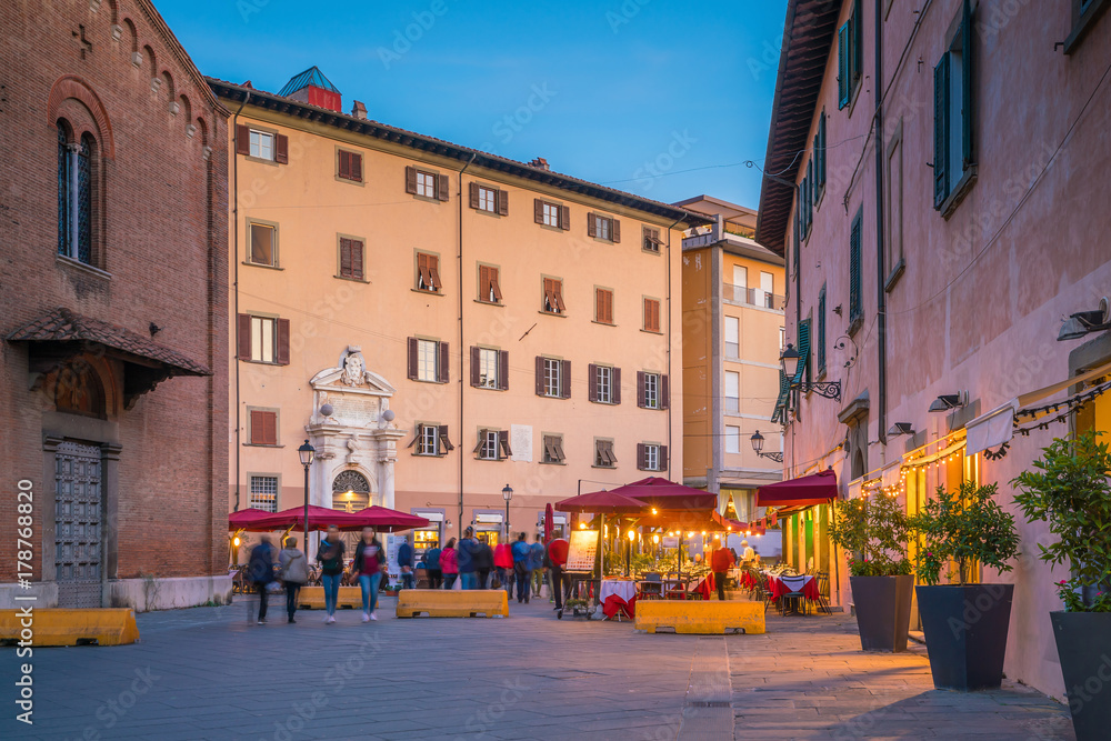 Obraz premium Restaurants in old town of Pisa
