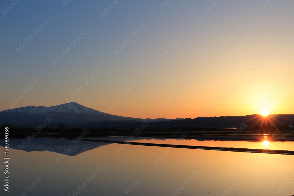 夜明けの鳥海山　Mt.Chokai at dawn, Yamagata, Japan