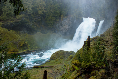 Φωτογραφία Shallie Falls on the McKenzie River