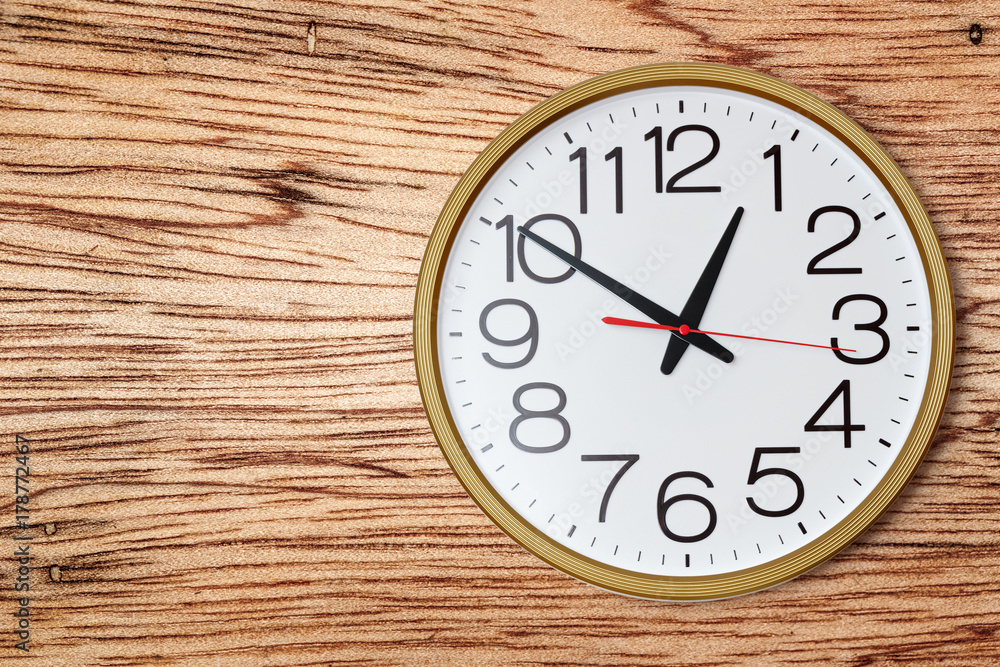 Round wall clock Round wall clock