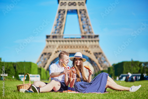 Couple having picnic near the Eiffel tower in Paris, France © Ekaterina Pokrovsky