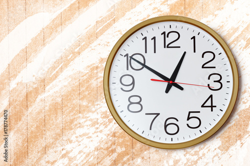 Wallpaper Mural Round wall clock Torontodigital.ca