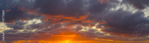 Fototapeta Naklejka Na Ścianę i Meble -  Fiery sunset, colorful clouds in the sky