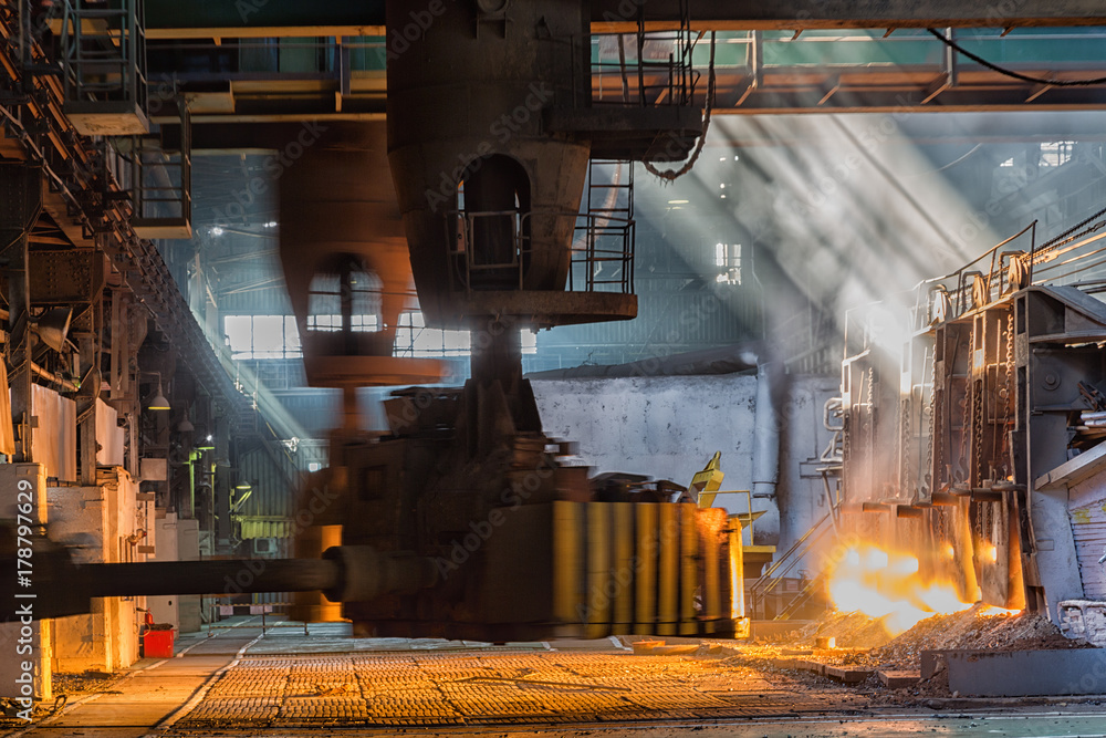 Obraz Loading of ore in the open-hearth furnace at a metallurgical plant