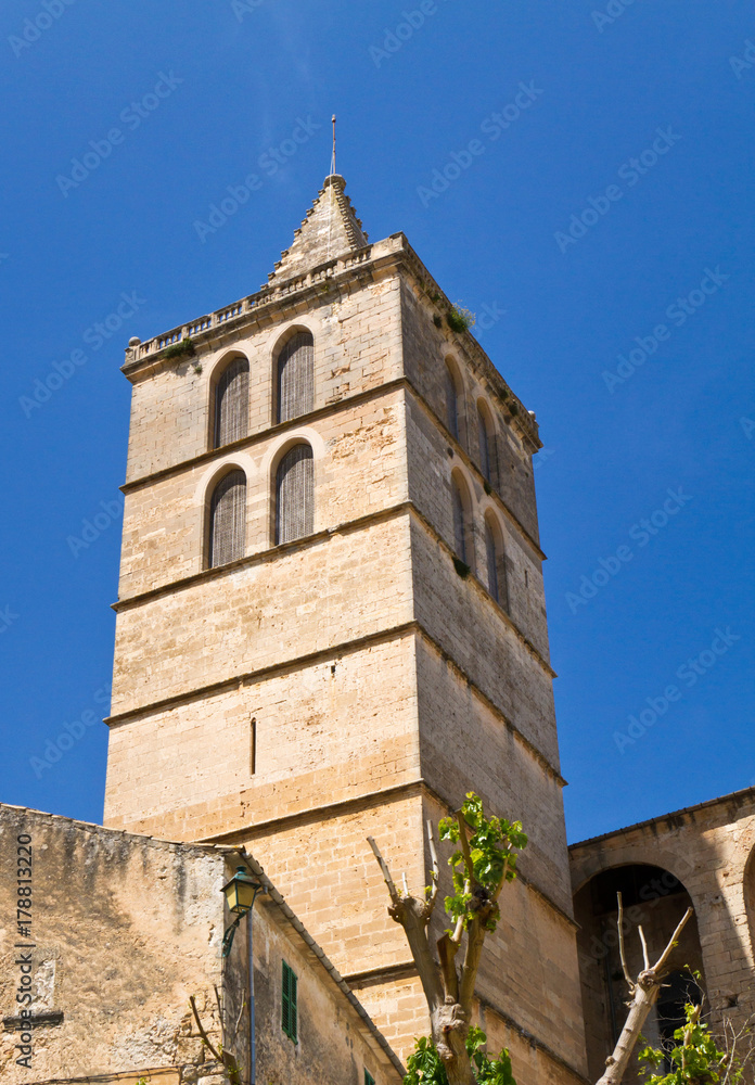 Fototapeta premium Pfarrkirche in Sineu, Mallorca