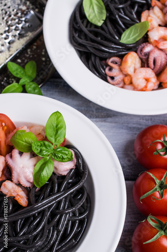 Black spaghetti with seafood