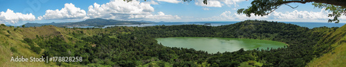 panorama sur le Lac Dziani à Mayotte