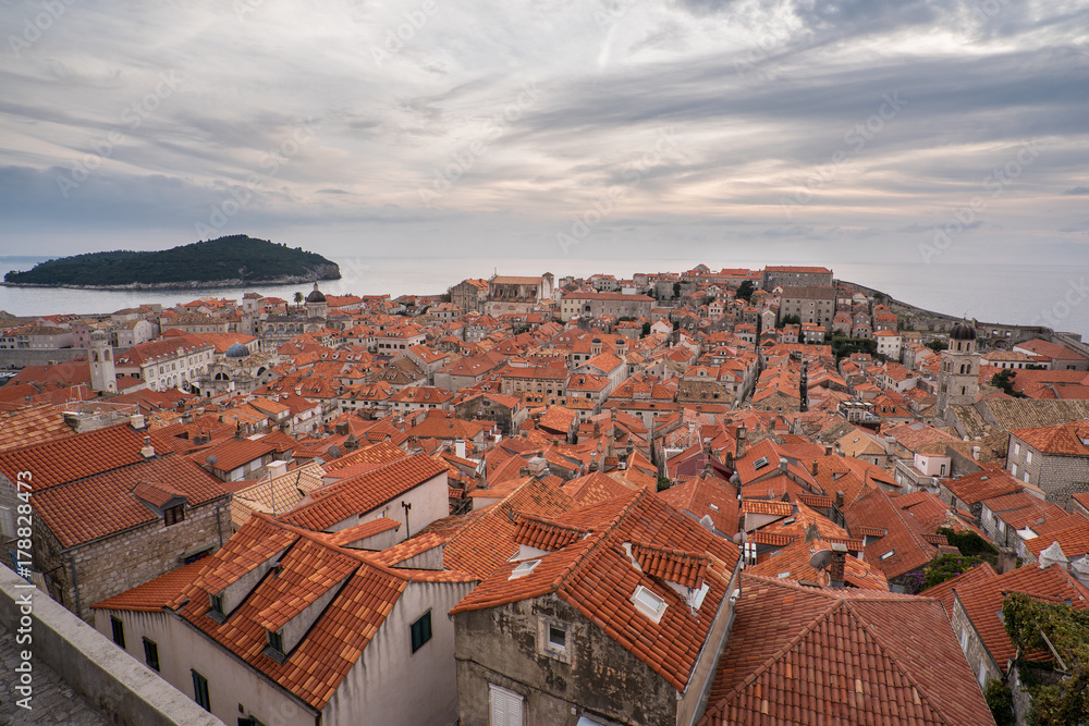 Blick auf Altstadt Dubrovnik von der Stadtmauer
