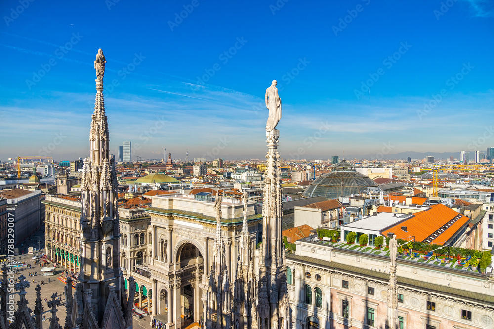 Fototapeta premium Skyline of Milan, Italy.