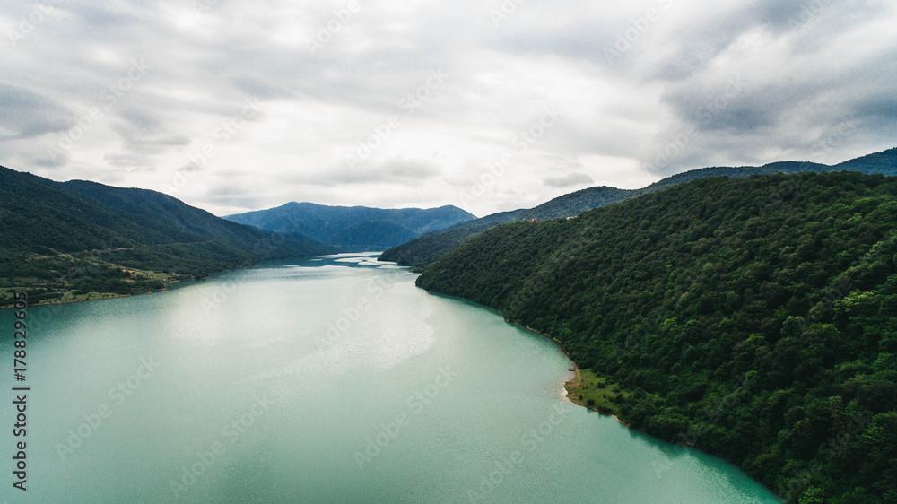 Obraz premium georgian mountains and river