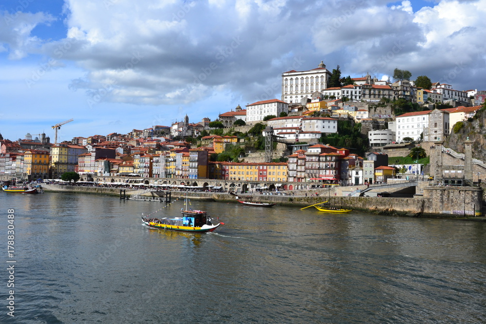 Maisons colorées sur le Douro de Porto