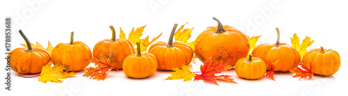 Autumn decoration arranged with dry leaves and pumpkins i
