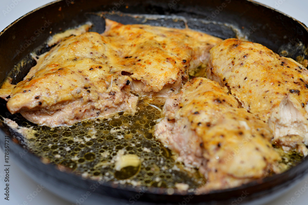 Grilled chicken breast with thyme, lemon and with addition of vegetables