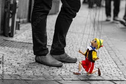Fotografía pinocchio puppet in prague