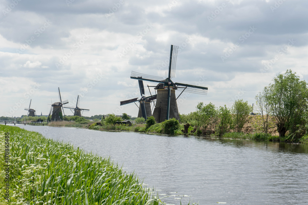 Windmill in Kinderdijk, Netherlands Windmill in Kinderdijk, Netherlands
