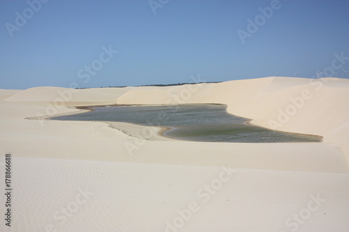 Lagon  Parc national des Len  ois  dunes  du Maranhao  Br  sil