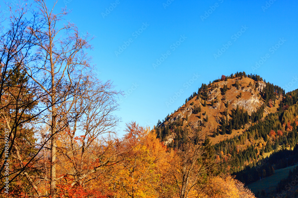 Fototapeta premium Mountain lake and view to Bavarian Alps
