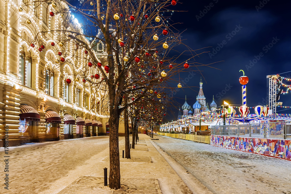 Naklejka premium Christmas in Moscow. Red Square decorated for the New Year