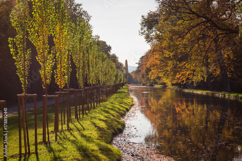Fototapeta Naklejka Na Ścianę i Meble -  Autumn at river