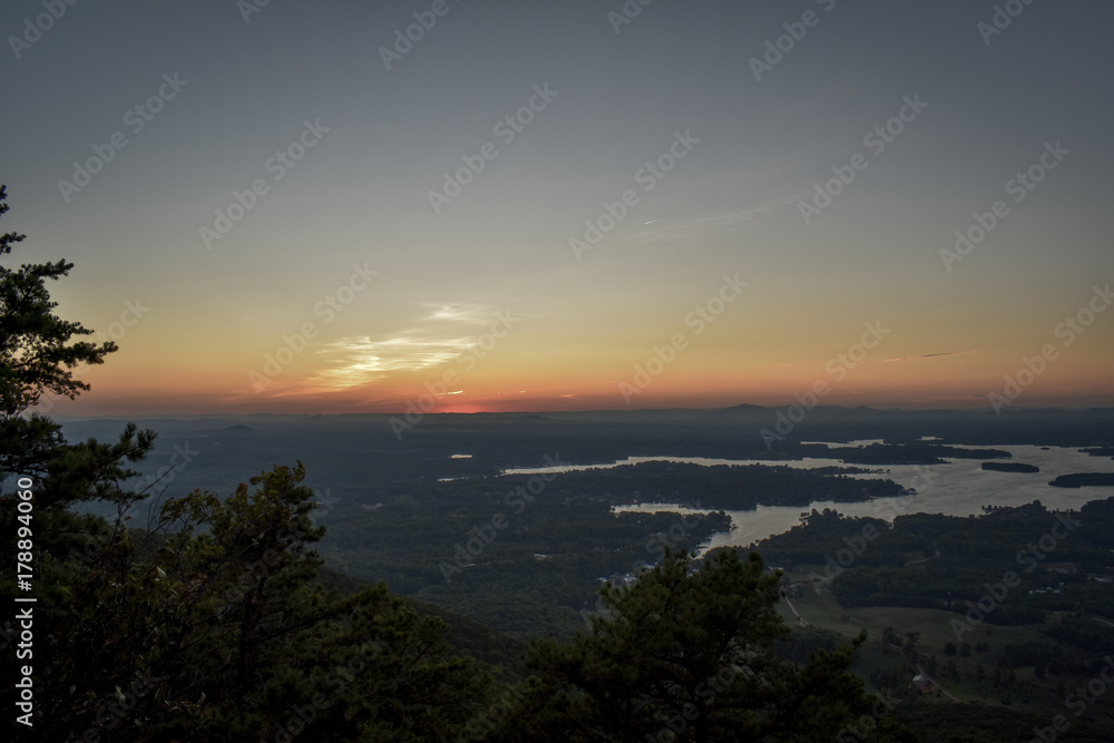 Obraz premium sunset at smith mountain lake