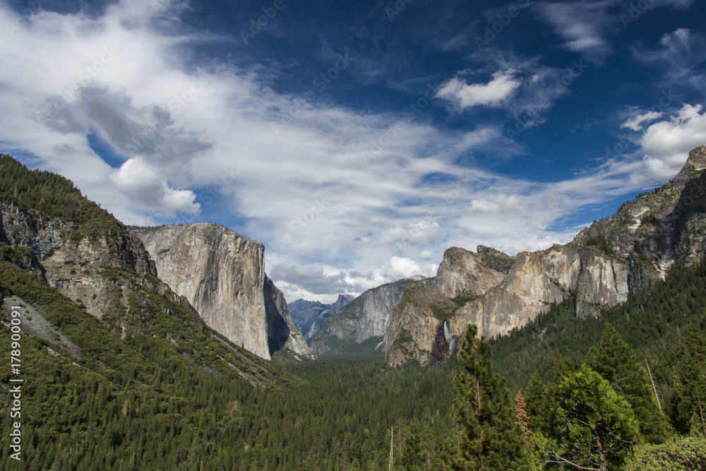 Tunnel View and Yosemite Valley, Yosemite National Park, California, USA