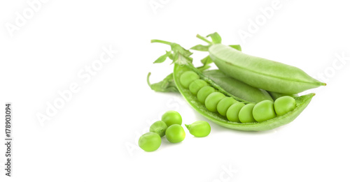 Wallpaper Mural fresh green peas isolated on a white background Torontodigital.ca
