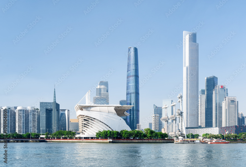 Naklejka premium Scenic Guangzhou skyline, China. The Pearl River and skyscrapers