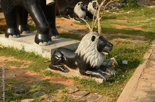 Manufacture de statues à Mahäbalipuram (Tamil Nadu- Inde)