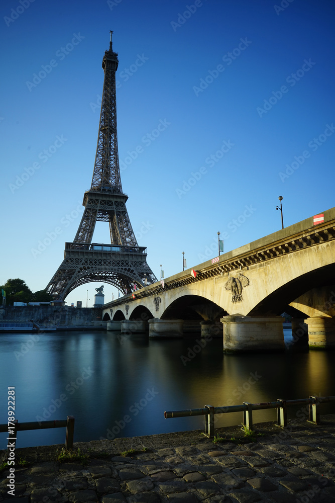 Paris Monument 249