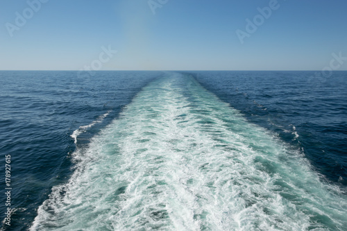 Canvas-taulu Ships Back Wash