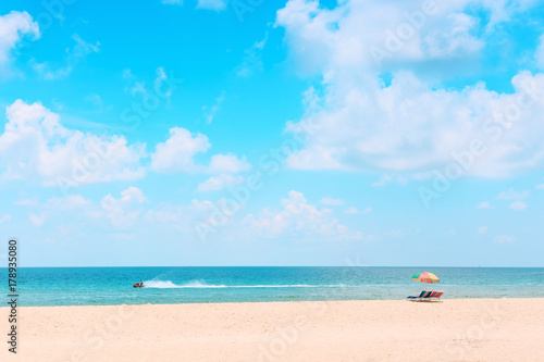 Fototapeta Naklejka Na Ścianę i Meble -  Ka-ron Beach at Phuket , Thailand. White sand beach with beach umbrella. Summer, Travel, Vacation and Holiday concept.