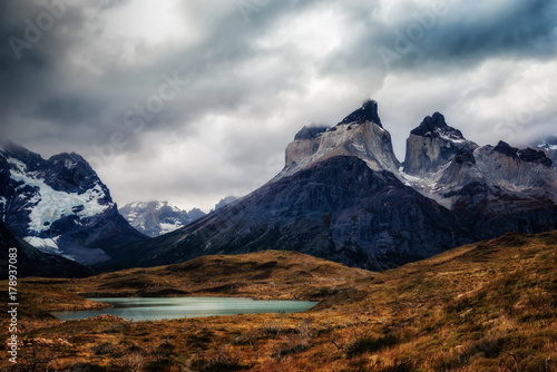 Fototapeta Naklejka Na Ścianę i Meble -  Torres del Paine Chile