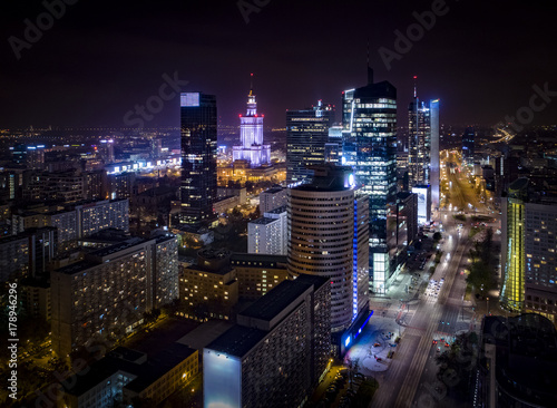 Centrum Warszawy nocą #178946296