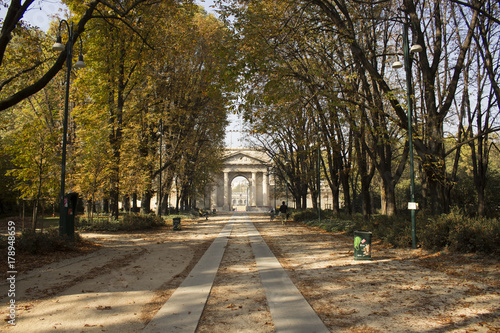 Fototapeta Naklejka Na Ścianę i Meble -  the park Sempione in Milan in a sunny autumn day