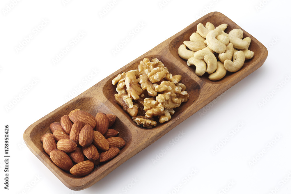 3種類のナッツ StockFoto Adobe Stock