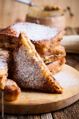 Peanut butter and banana french toasts