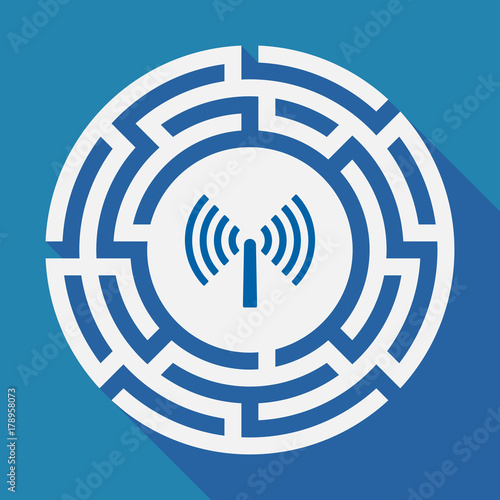 Long shadow labyrinth with an antenna