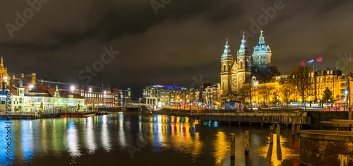 Saint-Nicolas    Amsterdam la nuit  Hollande  Pays-Bas