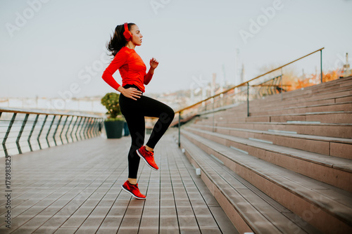 Fotografie Young woman exercising outside