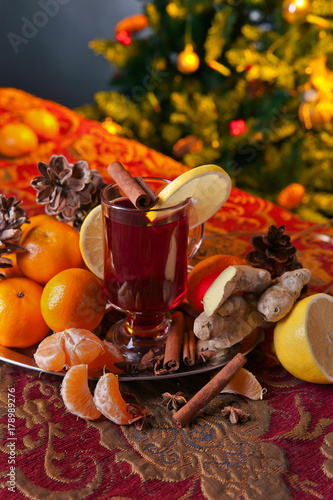 Mulled wine with spices .
